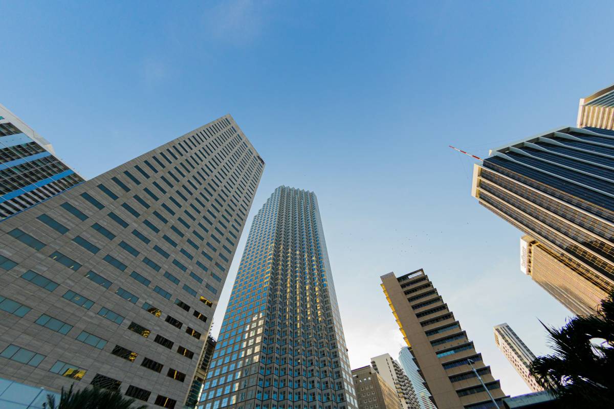 Real estate professional using IT services to manage contracts and listings in the Bay Area